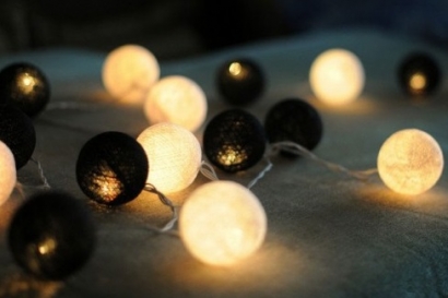 Black/White Cotton Ball String Lights
